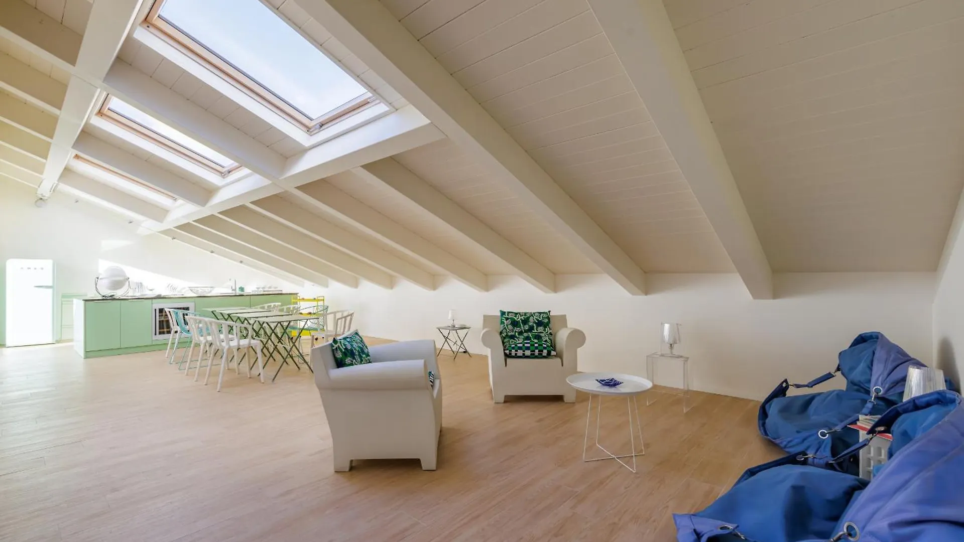 Napoli White Apartment By Wonderful Italy