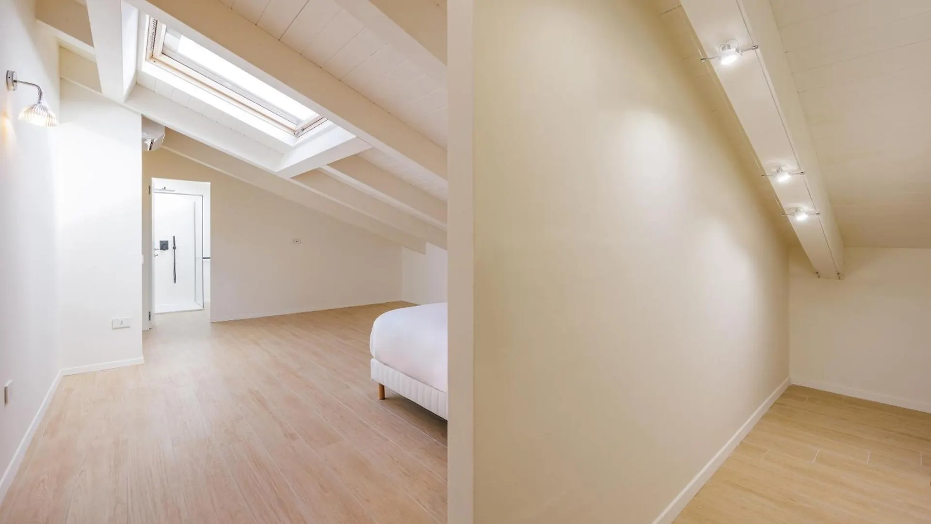 Napoli White Apartment By Wonderful Italy
