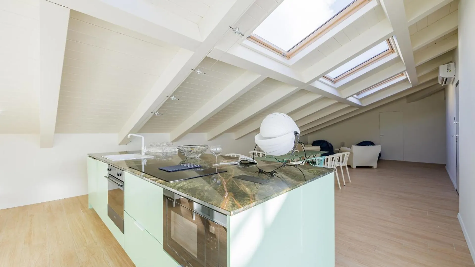 Napoli White Apartment By Wonderful Italy