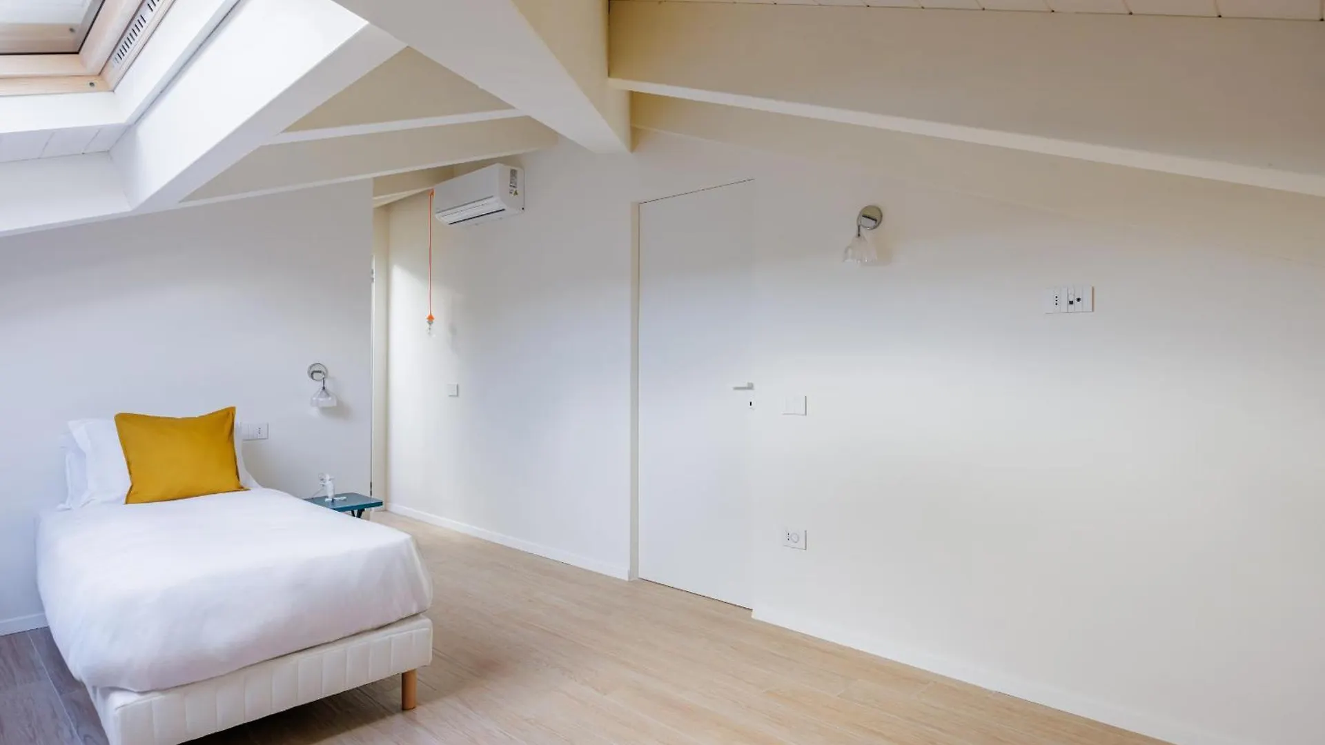 Napoli White Apartment By Wonderful Italy
