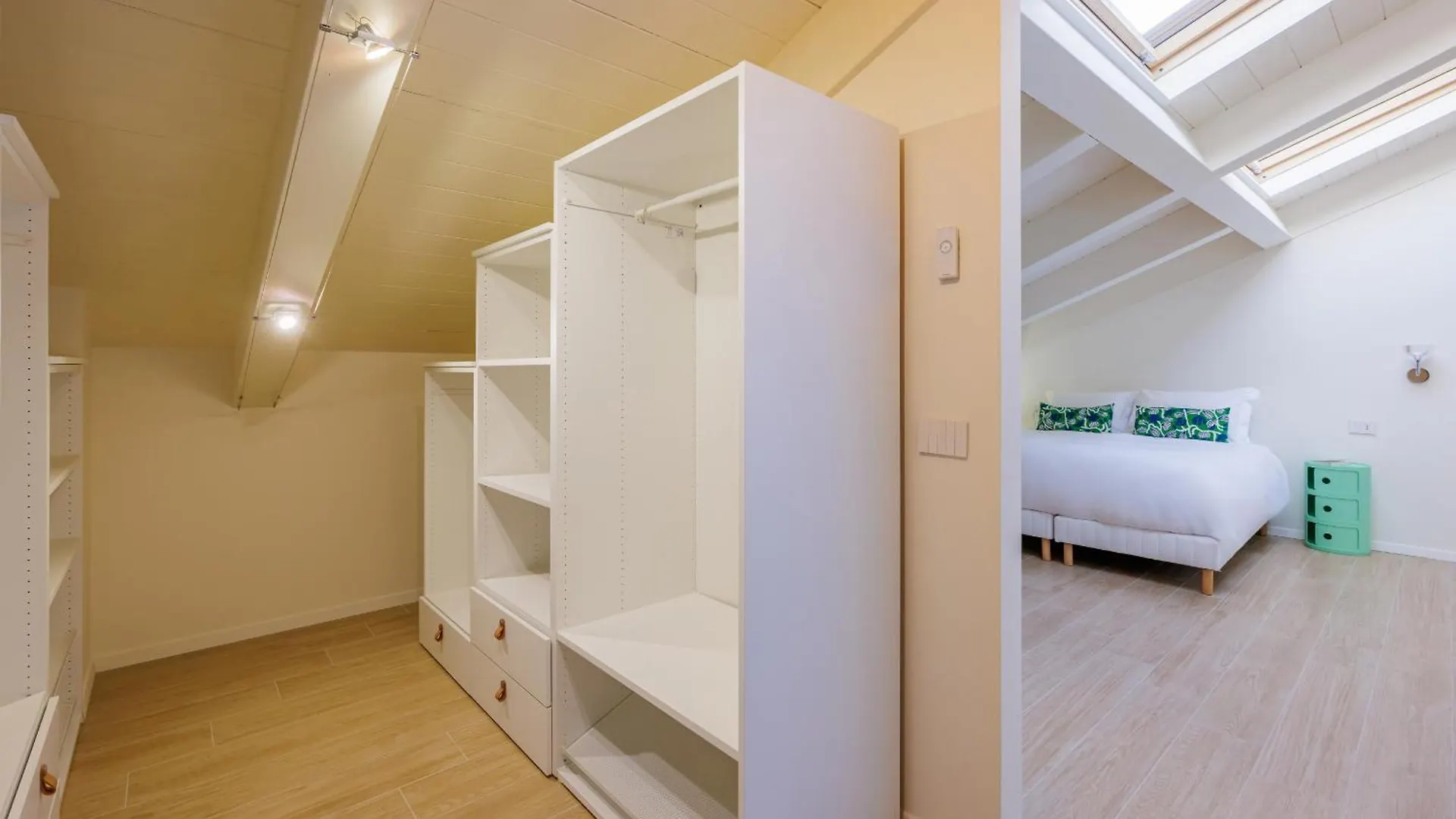 Napoli White Apartment By Wonderful Italy