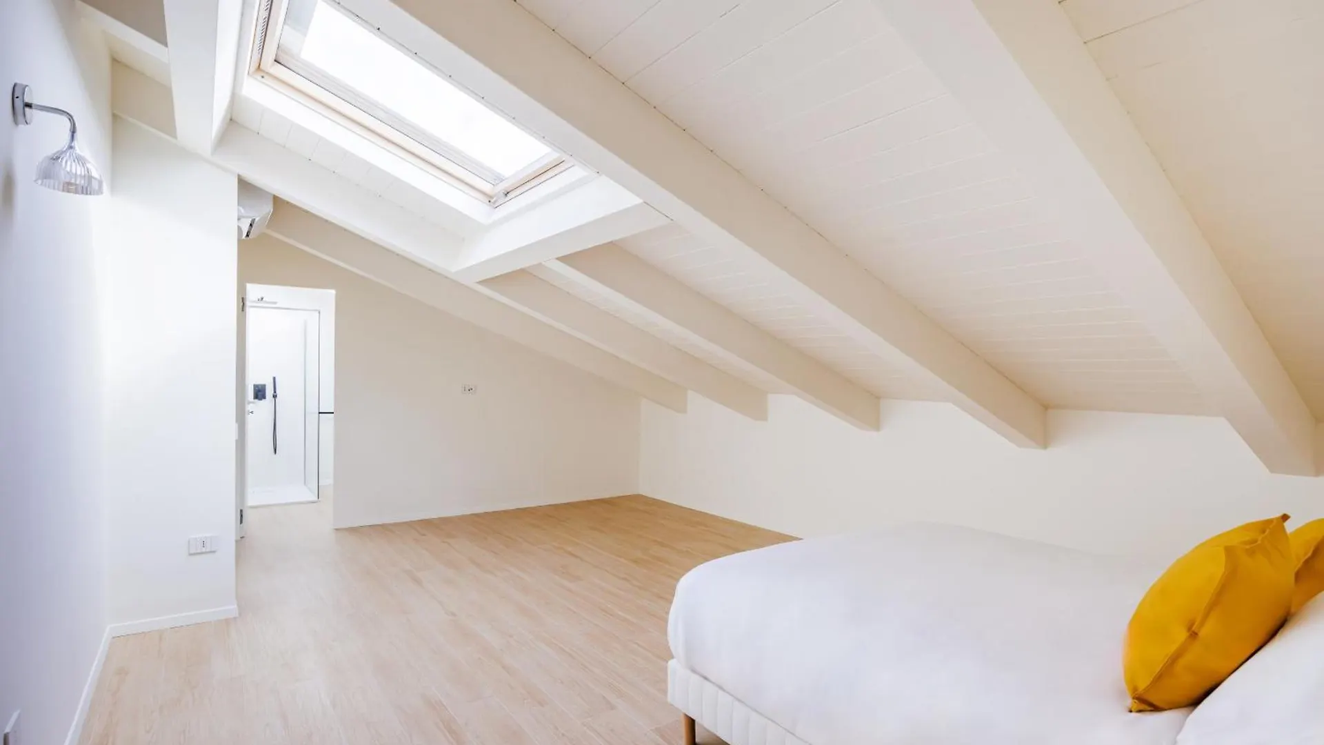 Napoli White Apartment By Wonderful Italy